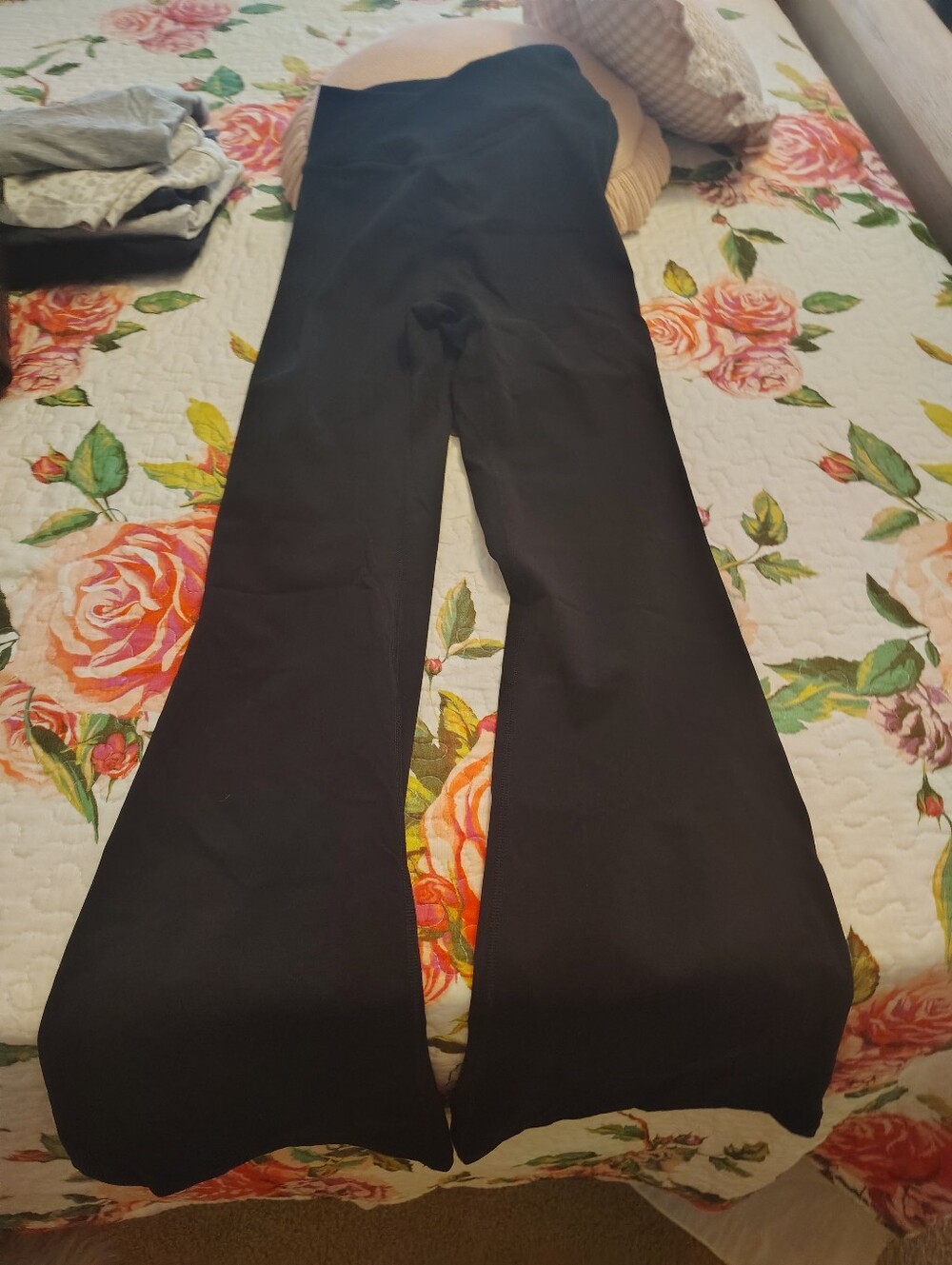 Yeoreo Black High-Waist Flared Pants
